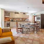 5 Bedroom Cozy In *