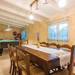 5 Bedroom Cozy In Ferienhaus *