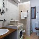 5 Bedroom Cozy In Galižana