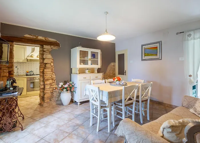 5 Bedroom Cozy In Semesterbostad *