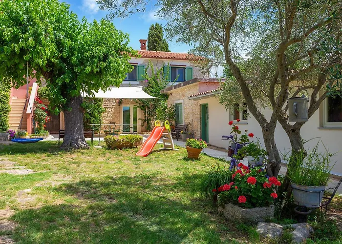 Semesterbostad 5 Bedroom Cozy In Galižana