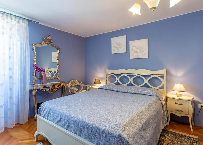 5 Bedroom Cozy In Galižana