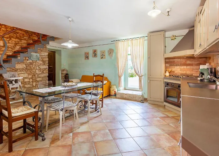 5 Bedroom Cozy In Semesterbostad Galižana
