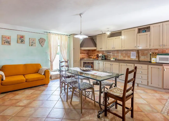 Semesterbostad 5 Bedroom Cozy In Galižana