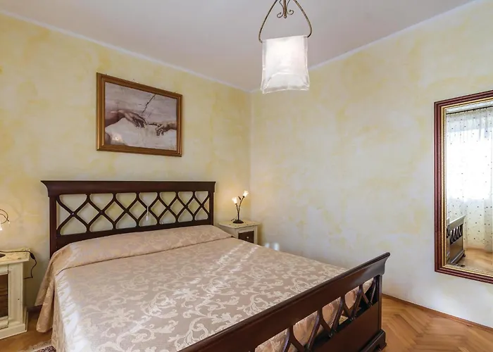5 Bedroom Cozy In Semesterbostad *