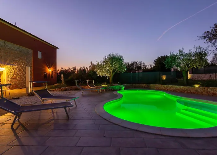 5 Bedroom Cozy In Semesterbostad Galižana