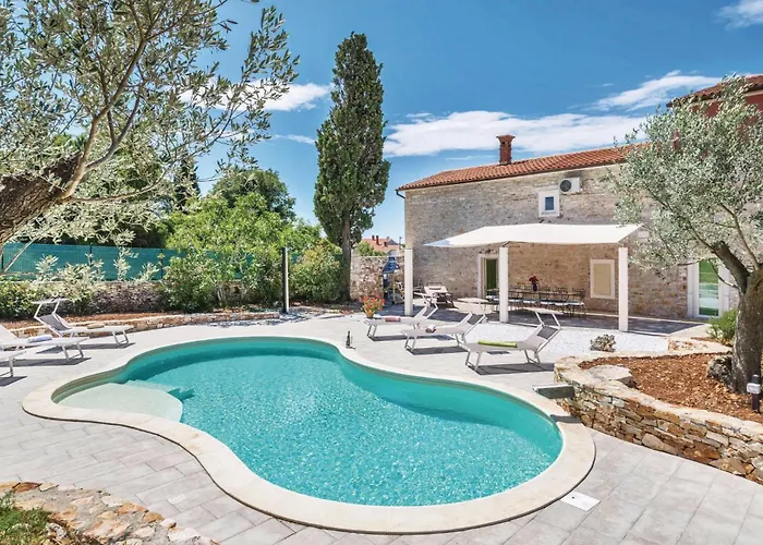 Semesterbostad 5 Bedroom Cozy In Galižana