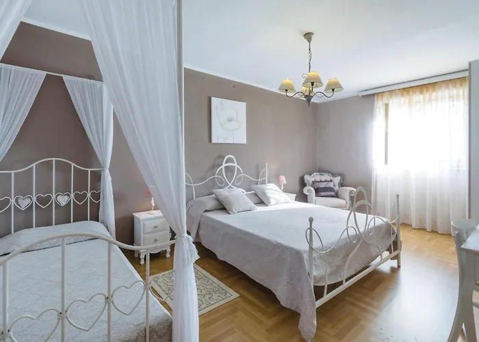 5 Bedroom Cozy In Semesterbostad *