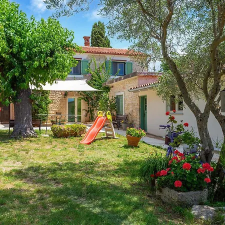 Casa vacanze 5 Bedroom Cozy In Galižana