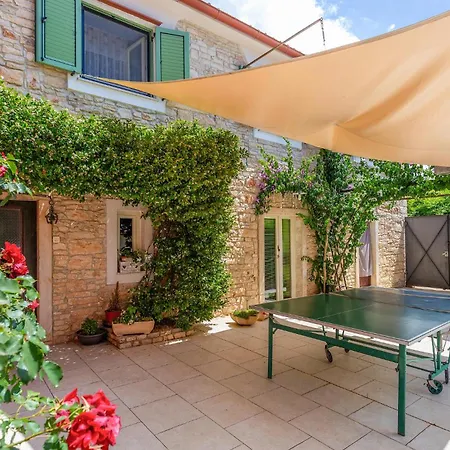 5 Bedroom Cozy In Casa vacanze