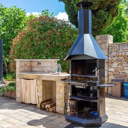 5 Bedroom Cozy In Casa vacanze