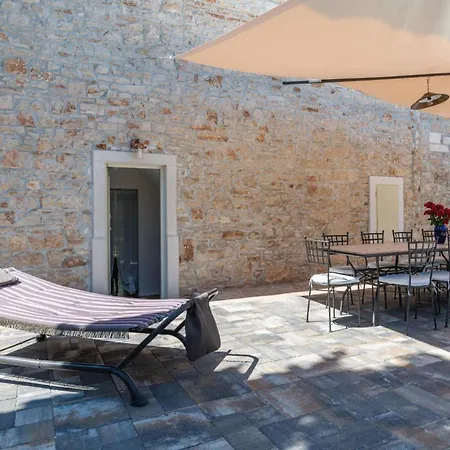 5 Bedroom Cozy In Galižana