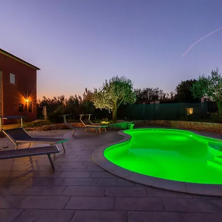 5 Bedroom Cozy In Casa vacanze Galižana