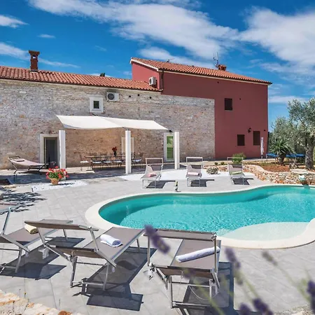 5 Bedroom Cozy In * Galižana