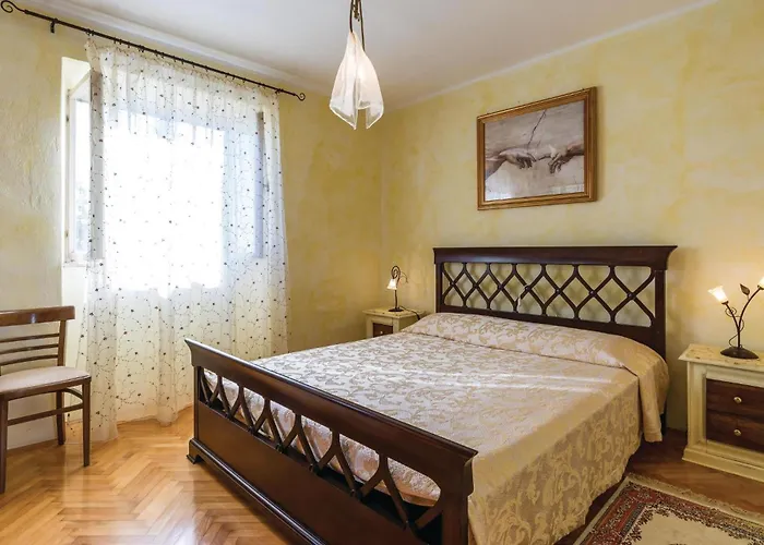 Vikendica 5 Bedroom Cozy In